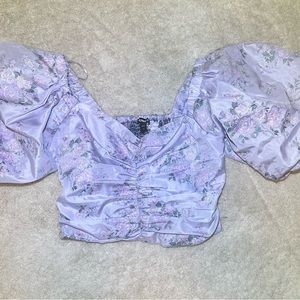 Express/small with overlarge puffy sleeves.can wear on shoulder or off shoulder